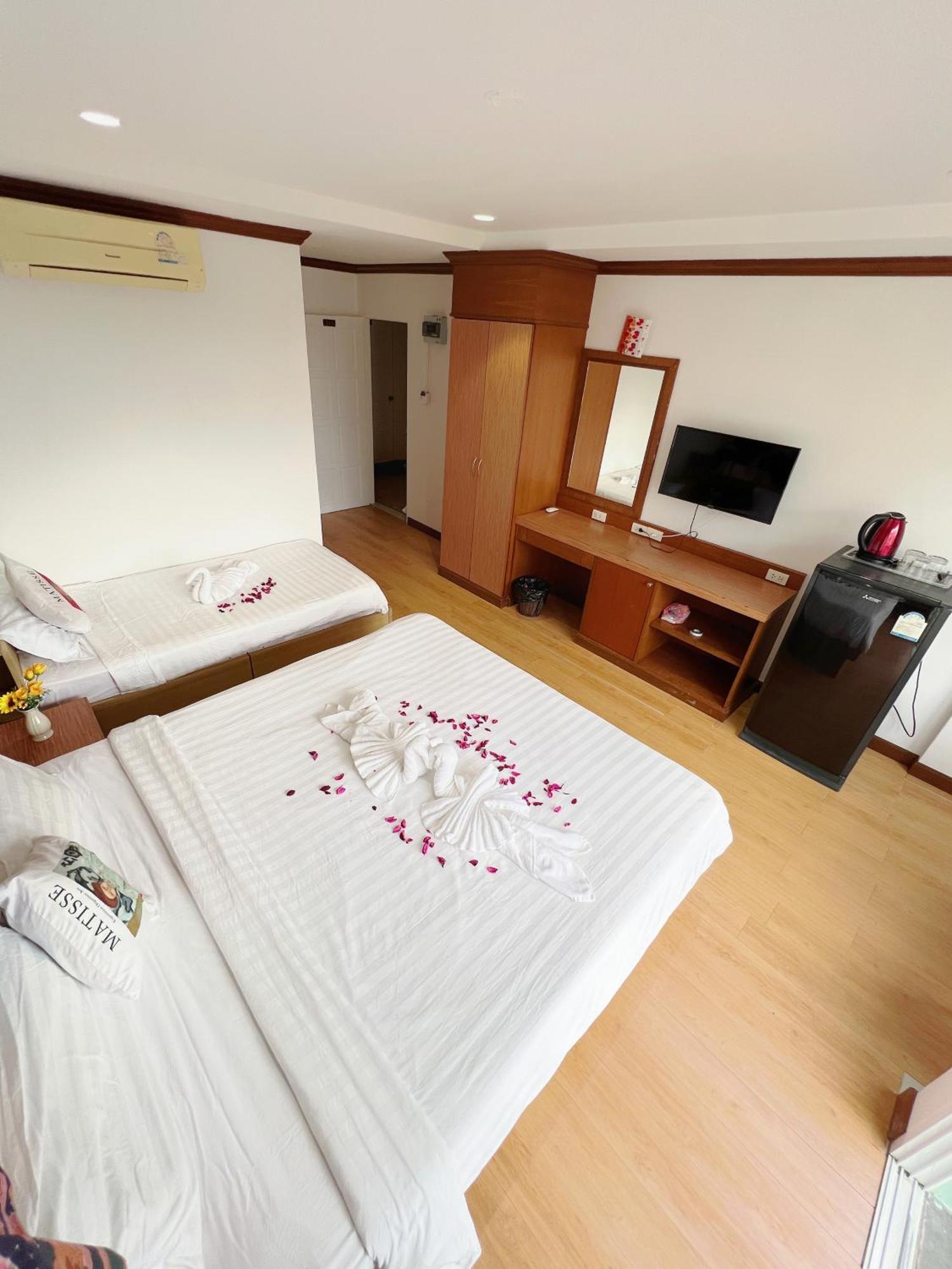 Lanting Hotel Patong Exterior foto