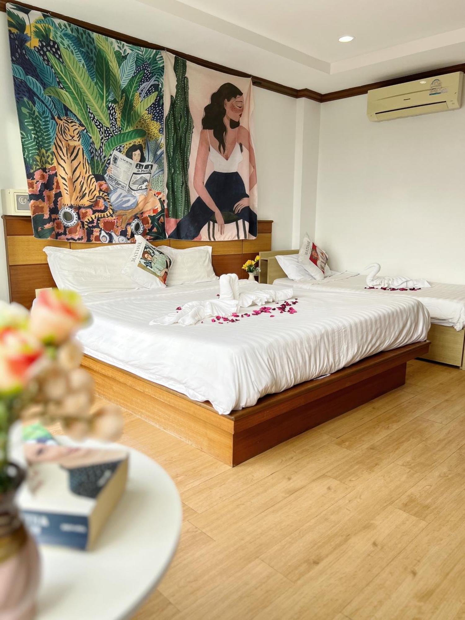 Lanting Hotel Patong Exterior foto